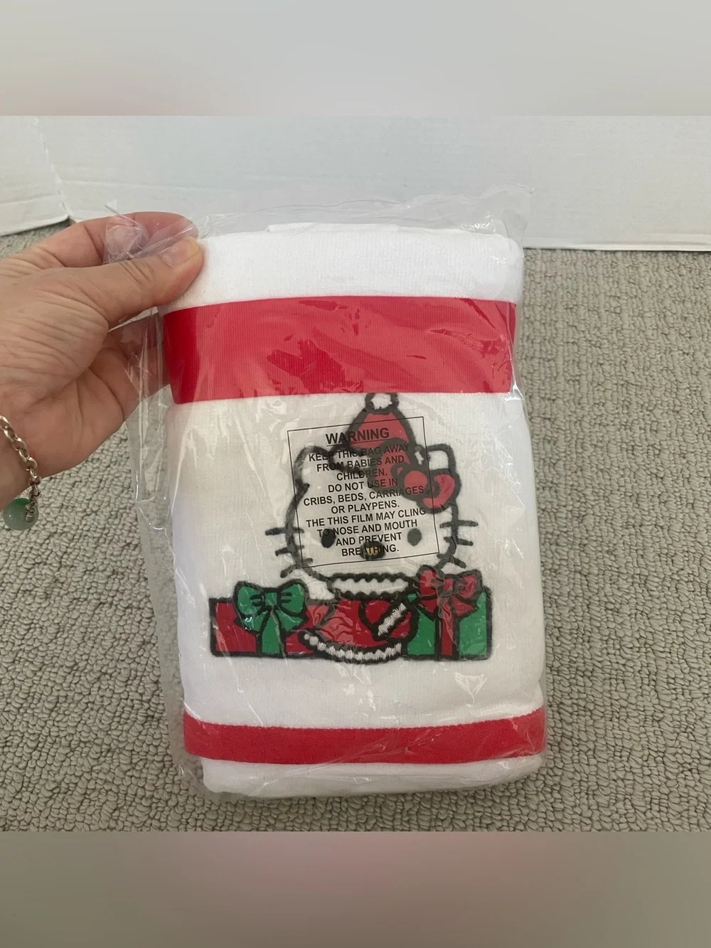 New 2pk hello kitty Xmas hand towels